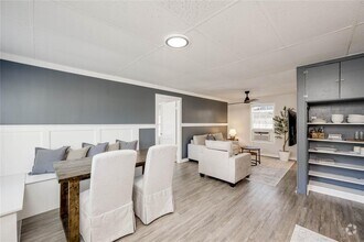 Building Photo - 5000 Lynndale Dr