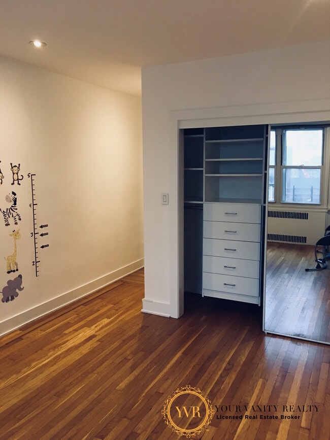 Building Photo - 305 W 52nd St