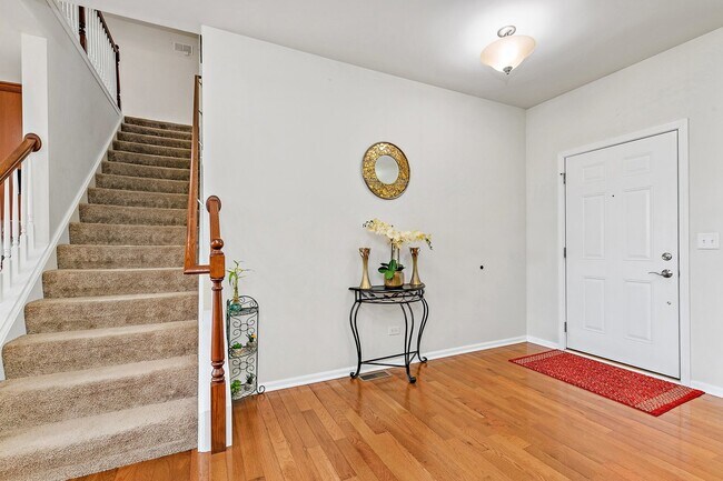Building Photo - 3557 Crestwood Ln