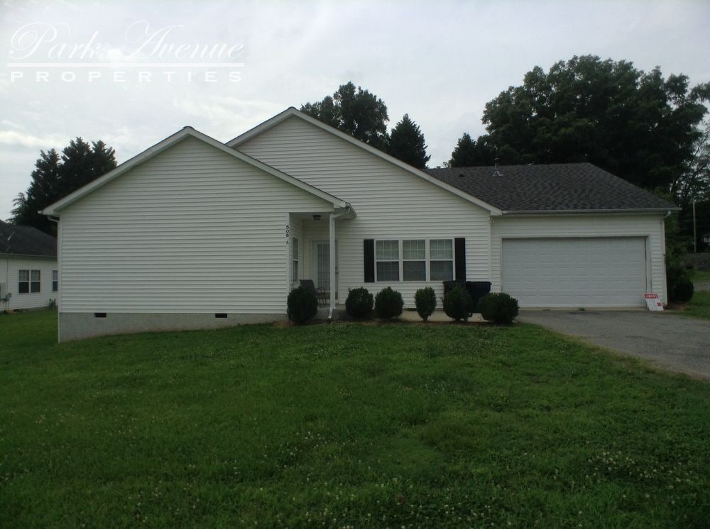 506 S Main St Unit A, Huntersville, NC 28078 Room for Rent in Huntersville, NC