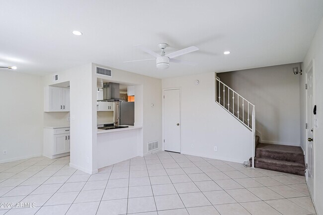 Foto del edificio - 1237 E Lawrence Ln