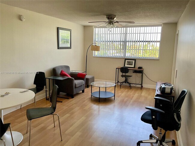 Foto del edificio - 211 NE 8th Ave