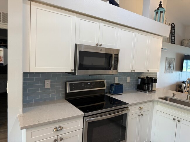 Building Photo - 20730 Country Creek Dr