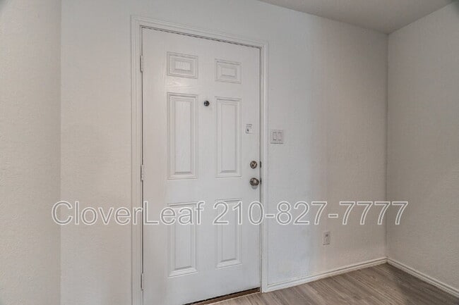 Foto del edificio - 6411 Bernardo Wy