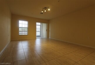 Building Photo - 9051 Gervais Cir