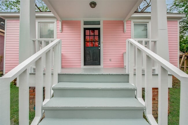 Building Photo - 2119 Kane St