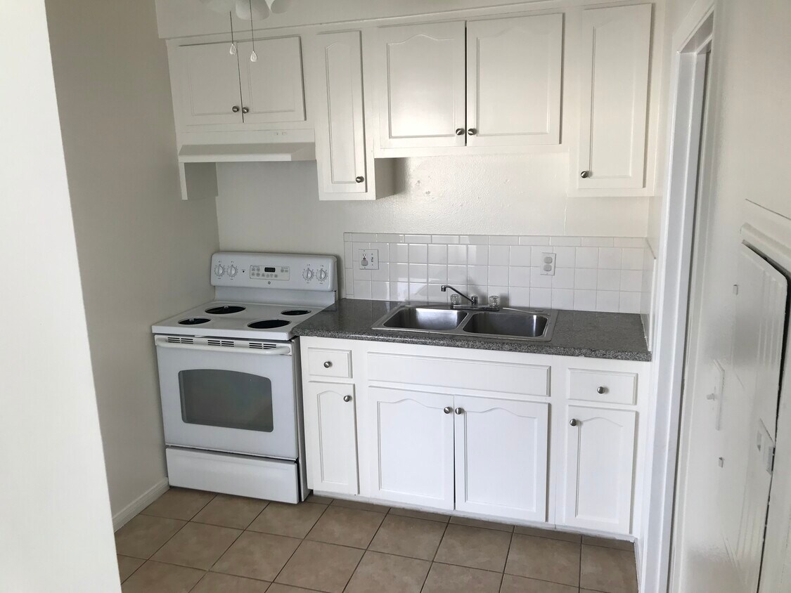 Foto principal - 10749 New Haven St