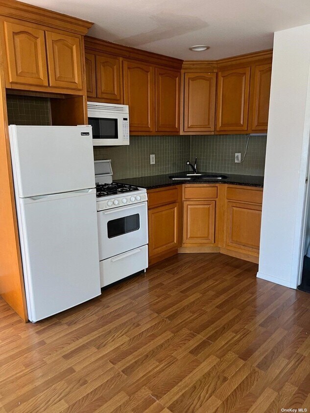Primary Photo - 1148 W Broadway