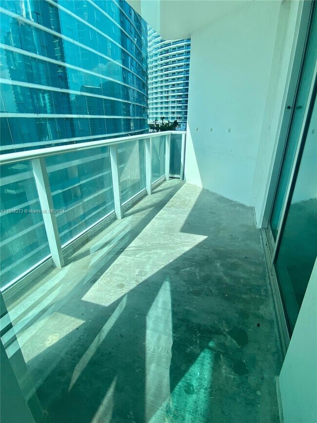 Building Photo - 300 S Biscayne Blvd