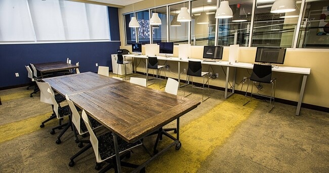 Business-Center-01-WaHu-Minneapolis - WaHu Apartments