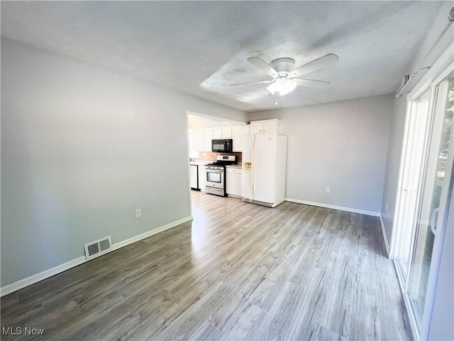 Building Photo - 2290 Suncrest Dr