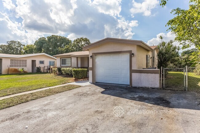 Building Photo - 3541 NW 35th Ave
