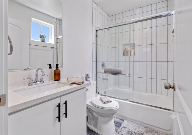 Foto del edificio - 4647 W 18th St