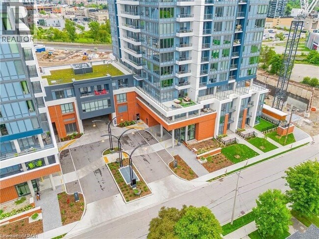 Photo du bâtiment - 15 Wellington St S