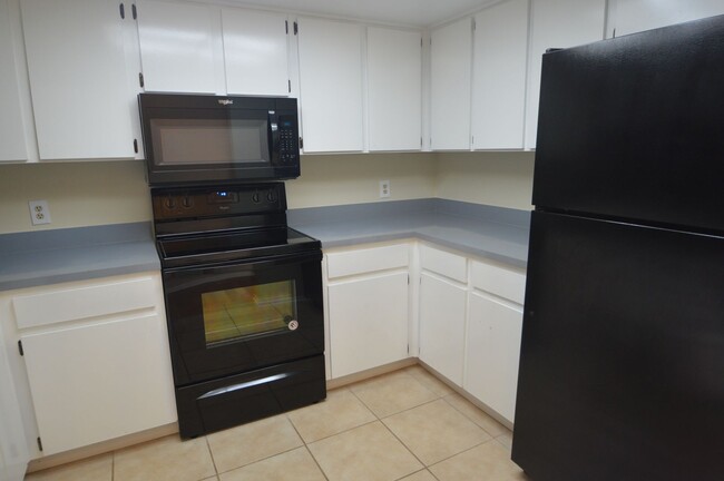 Foto del edificio - 2 Bed/1 Bath Condo in Baywood Meadows! $13...