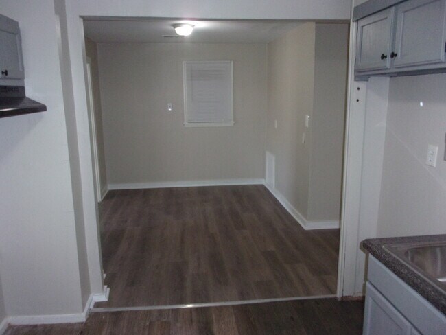 Foto del edificio - 1290 N McNeil St