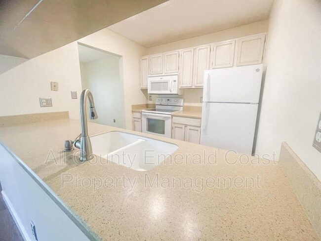 Foto del edificio - 128 Elm Ave SE