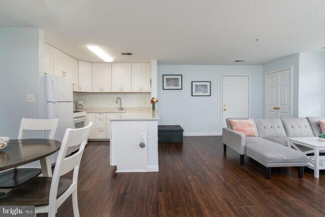 Foto del edificio - 631 Constellation Square SE