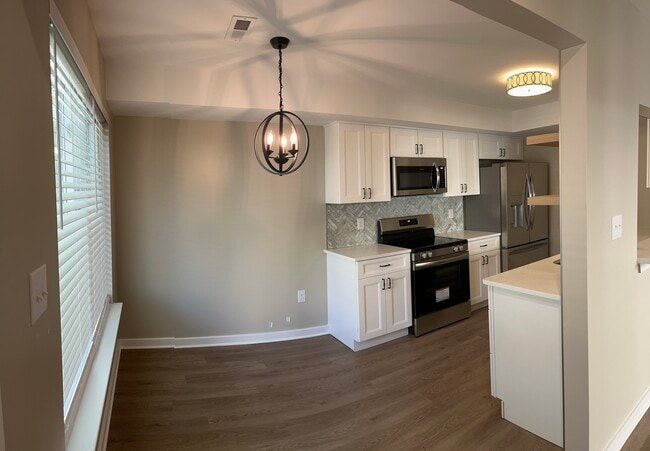 Building Photo - 1207 Roberts Way