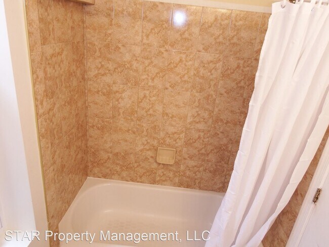 Building Photo - 3 br, 2.5 bath House - 430 E. 23rd St.