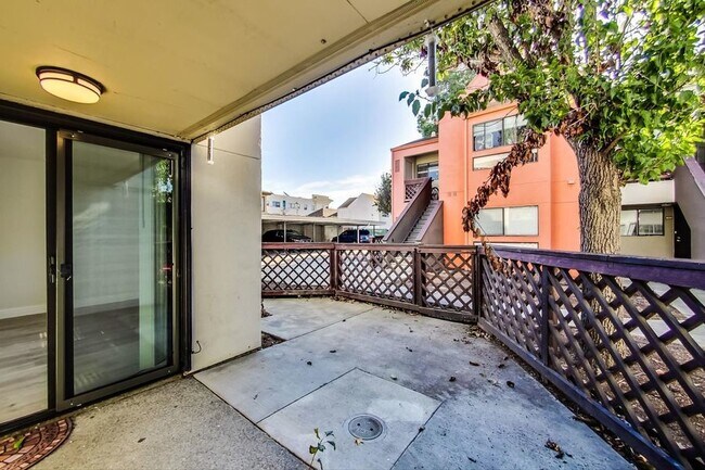 Foto del edificio - Updated Apartment near BART. 1 month Free!!