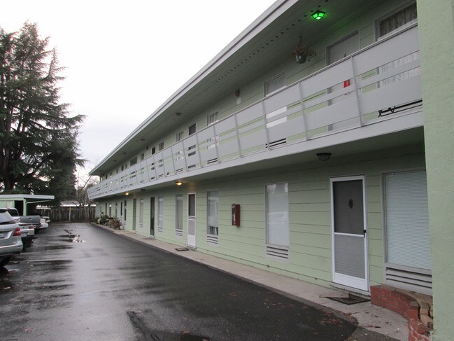 Building Photo - 303 Farmers Ln