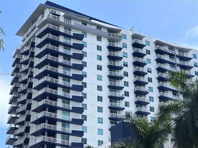 Foto del edificio - 275 NE 18th St