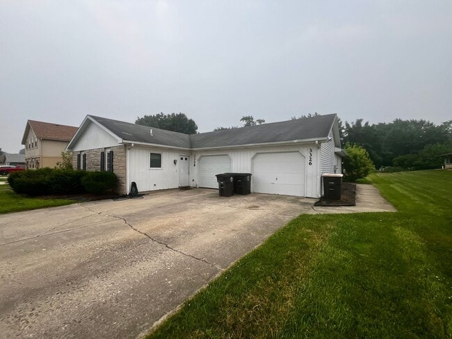 Building Photo - 3326 Kendale Dr