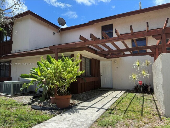 Foto del edificio - 650 NW 210th St