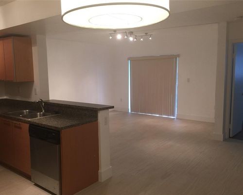 Building Photo - 200 Palm Cir E