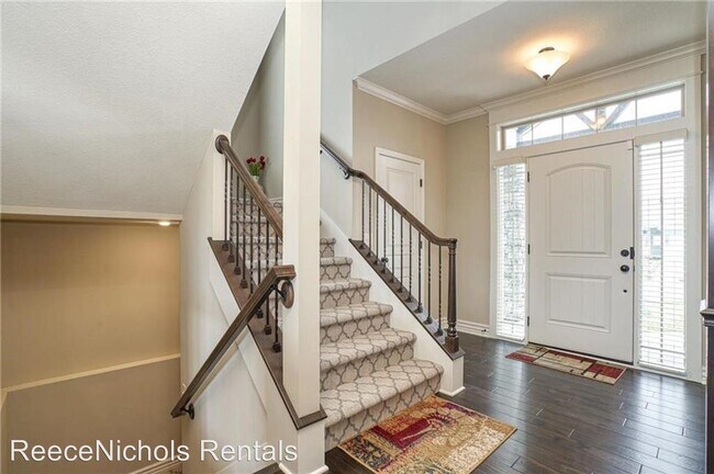 Building Photo - 4 br, 3.5 bath House - 6713 NW 104th Terrace
