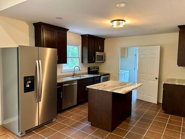 Building Photo - 2581 Glenridge Ct