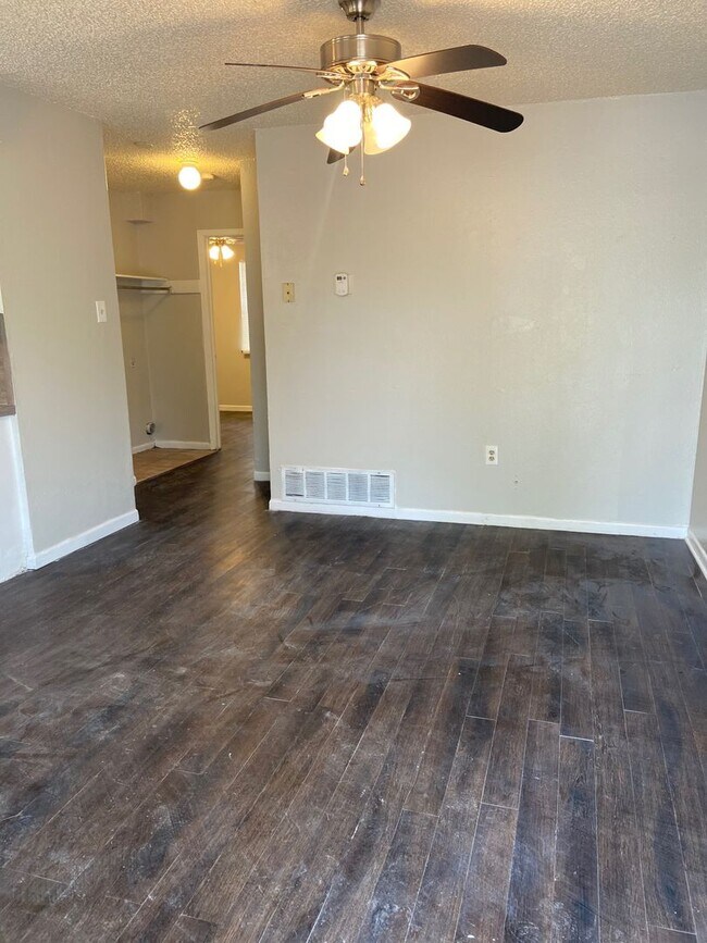 Building Photo - Clayton-2232 Lowden