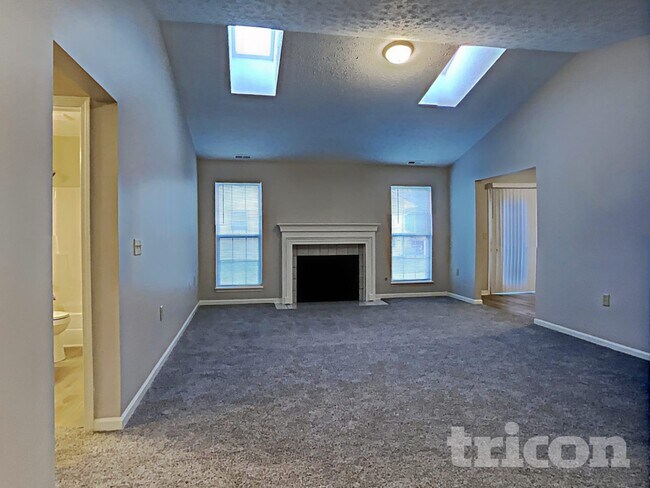 Building Photo - 910 Claiborne Ln