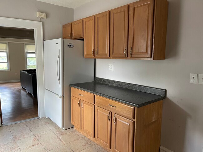 Kitchen 3 - 35 Hill St