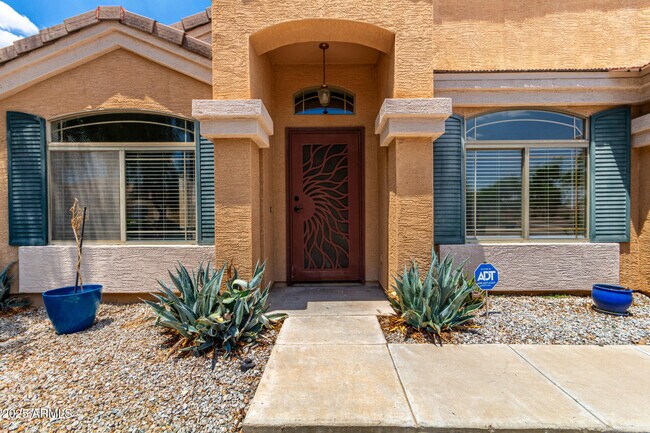 Foto del edificio - 8328 W Forest Grove Ave