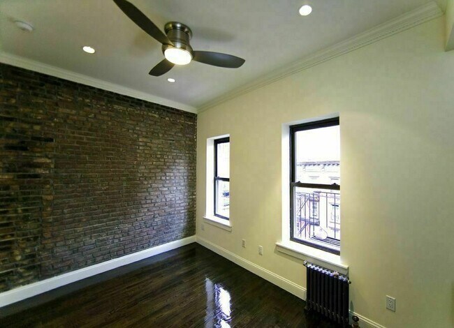 Building Photo - 39 E 1st St
