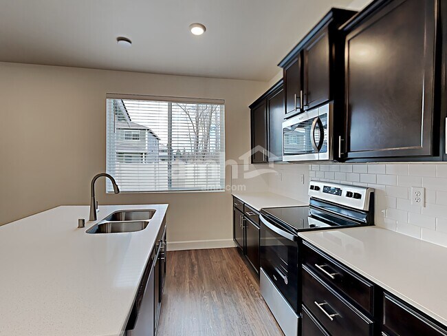 Foto del edificio - 4207 177th St E