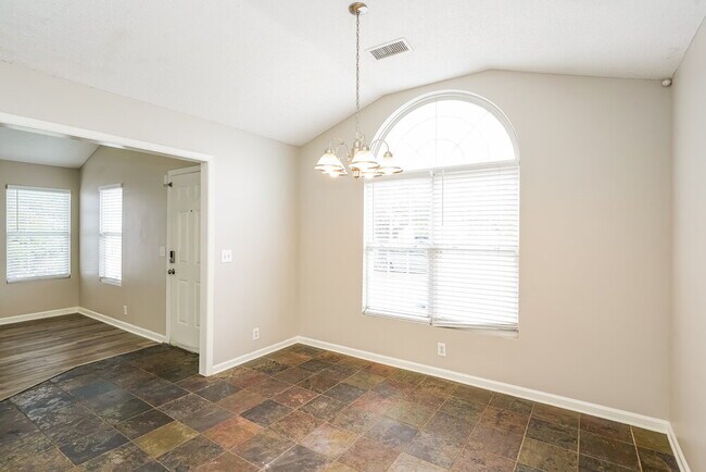Foto del edificio - 2714 Windwalker Ct
