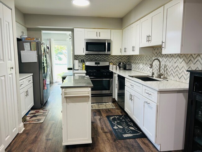 Building Photo - 2372 County Farm Ln