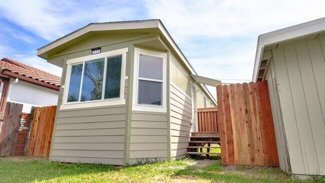 Foto del edificio - Newer West Sac Home
