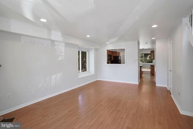 Building Photo - 301 Barton Run Blvd