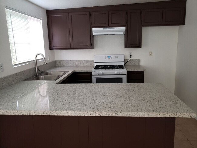 Foto del edificio - NICE AND COZY 3 BED 2 BATH HOME * by appoi...