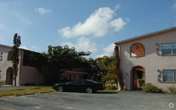 Foto del edificio - 1021 NE 3rd Ave