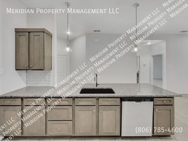 Foto del edificio - 5825 Urbana Pl