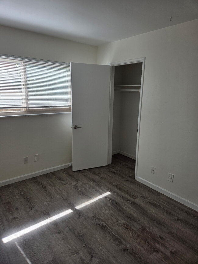 Building Photo - 282 Luneta Dr