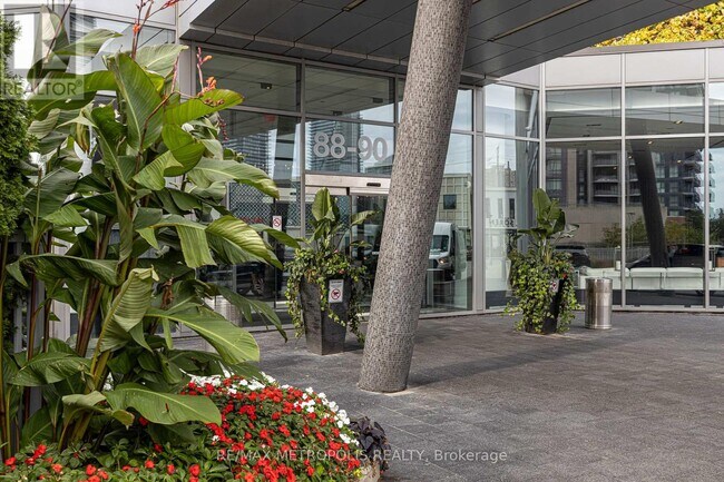 Photo du bâtiment - 88 Park Lawn Rd