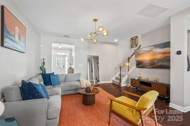 Foto del edificio - 5732 Lachlan Hill Ln