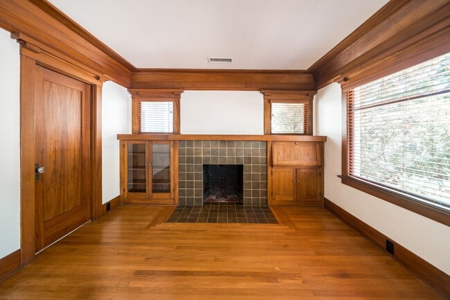 Building Photo - 3924 Alameda Pl