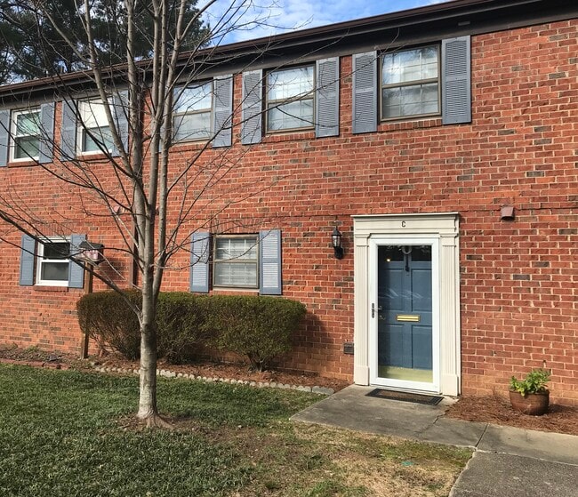 Building Photo - 5813 Nottoway Ct